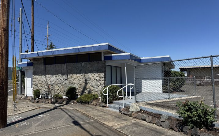 Pictures of Office property located at 990 S Front St, Central Point, OR 97502 for sales - image #1