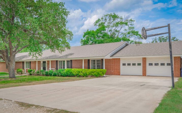 Pictures of Mixed Use, Multifamily property located at 1221 Pieper Rd, New Braunfels, TX 78130 for sales - image #1