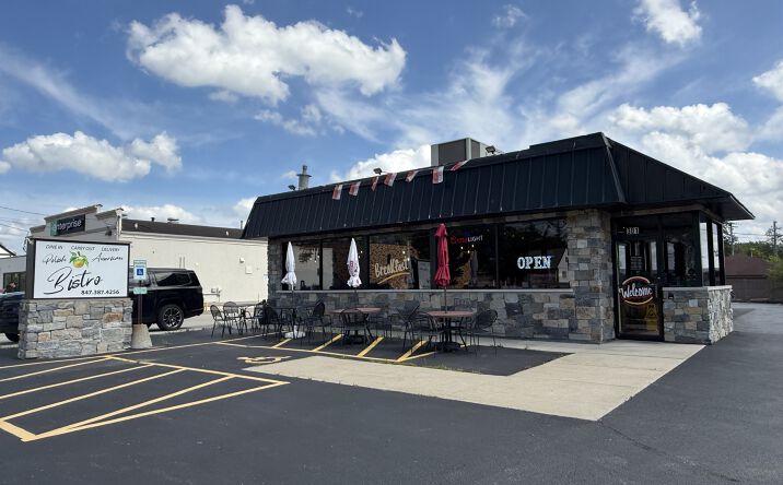 Pictures of Retail property located at 301 W Northwest Hwy, Barrington, IL 60010 for sales - image #1