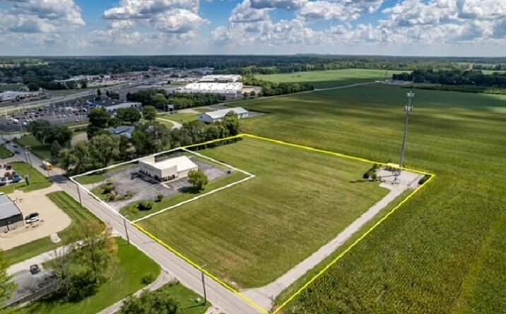 Pictures of Land property located at W Springhill DR, Terre Haute, IN 47802 for sales - image #1