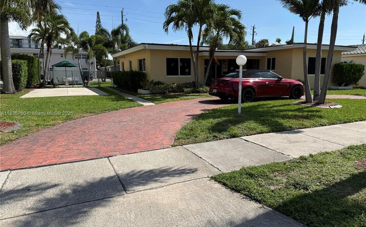Pictures of Multifamily property located at 1743 Rodman St, Hollywood, FL 33020 for sales - image #1