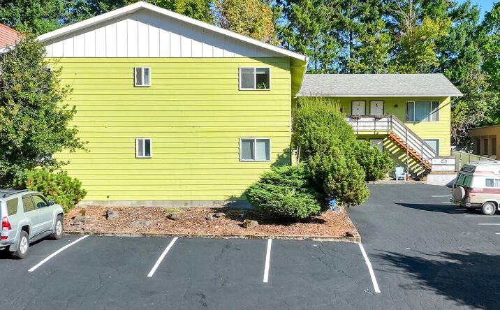 Pictures of Multifamily property located at 4633 SW Huber St, Portland, OR 97219 for sales - image #1