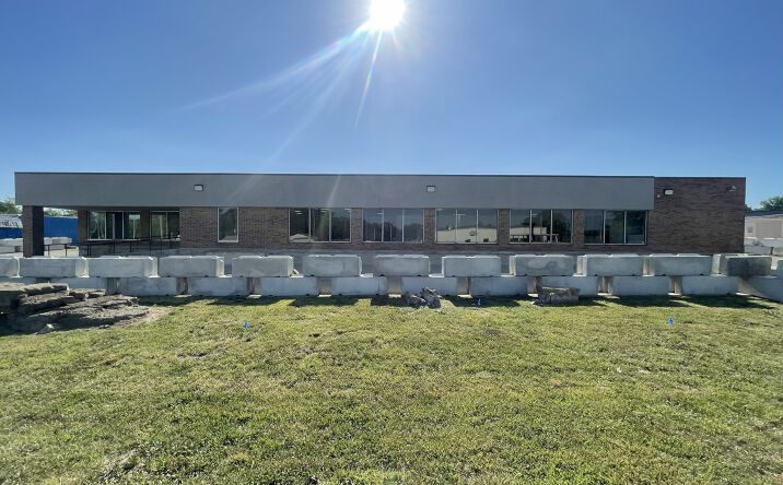 Pictures of Industrial, Retail property located at 4806 SW Topeka Blvd, Topeka, KS 66609 for sales - image #1