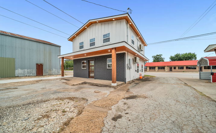 Pictures of Industrial, Mixed Use, Office, Special Purpose property located at 136 S Caldwell St, Giddings, TX 78942 for sales - image #1