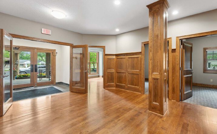 Pictures of Retail, Office property located at 825 Wayzata Blvd, Wayzata, MN 55391 for sales - image #1