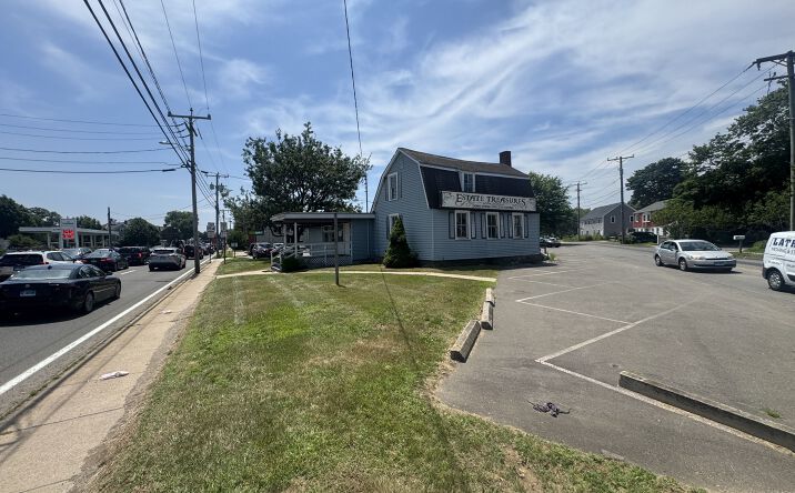 Pictures of Multifamily, Office, Retail property located at 523 Boston Post Rd, Old Saybrook, CT 06475 for sales - image #1