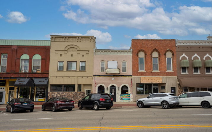 Pictures of Retail property located at 132 N State Street, Belvidere, IL 61008 for sales - image #1