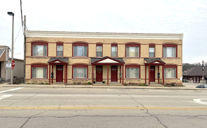 Pictures of Multifamily property located at 130 Washington Street, Woodstock, IL 60098 for sales - image #1