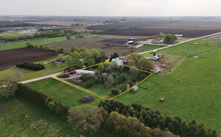 Pictures of Land property located at 1852 215th St., Manchester, IA 52057 for sales - image #1