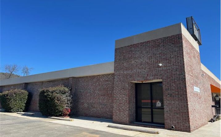 Pictures of Industrial, Office, Retail property located at 600 3rd Ave, Oneonta, AL 35121 for sales - image #1