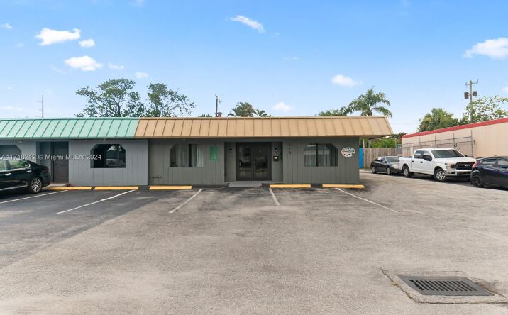 Pictures of Retail property located at 370 NE 44th St, Oakland Park, FL 33334 for sales - image #1