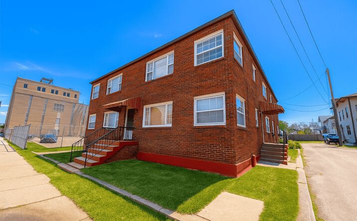 Pictures of Multifamily property located at 223 W Washington Ave, Jackson, MI 49201 for sales - image #1