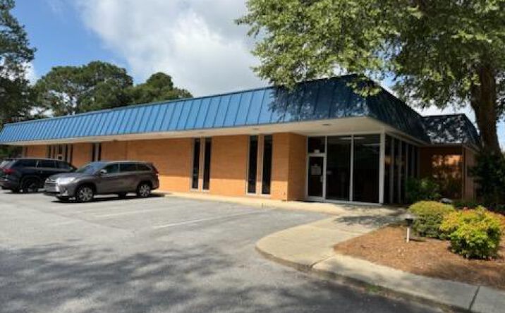 Pictures of Office property located at 510 Plaza Blvd, Kinston, NC 28501 for sales - image #1