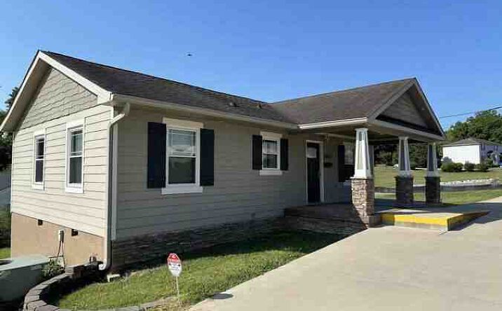 image of property at 1662 GOLF CLUB LN Clarksville TN 37043-4897