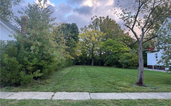 Pictures of Land property located at 1545 E 214th St, Euclid, OH 44117 for sales - image #1