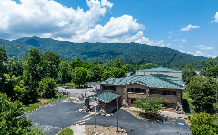 Pictures of Industrial property located at 172 Riverbend St, Waynesville, NC 28786 for sales - image #1
