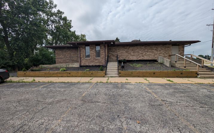 Pictures of Office property located at 3437 Airport Road, Portage, IN 46368 for sales - image #1