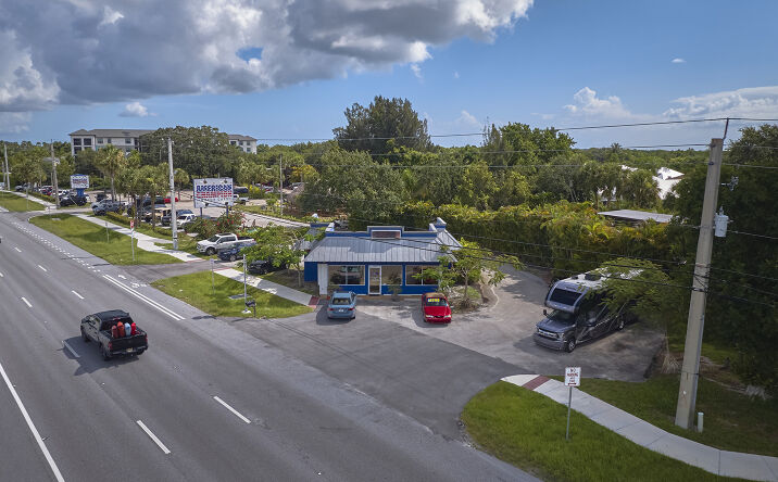 Pictures of Office, Retail property located at 2095 NW Federal Hwy, Stuart, FL 34994 for sales - image #1