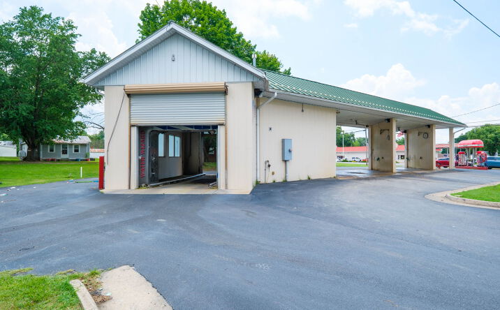 Pictures of Special Purpose property located at 117 S E Side Hwy, Elkton, VA 22827 for sales - image #1