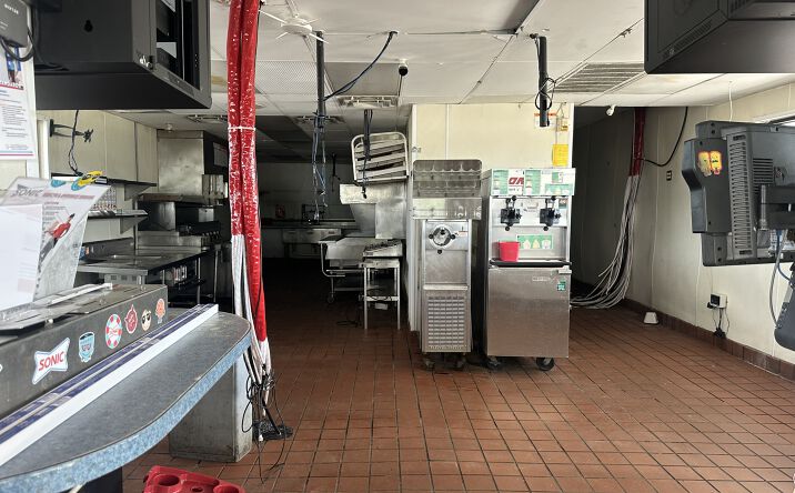 Pictures of Retail property located at 351 E. Cedar Creek Pkwy., Seven Points, TX 75143 for sales - image #1