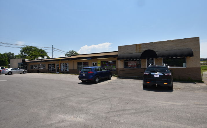 Pictures of Retail property located at 412 Sweetwater Vonore Rd, Sweetwater, TN 37874 for sales - image #1