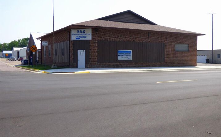 Pictures of Office, Retail property located at 106 N Renville Street, Winthrop, MN 55396 for sales - image #1
