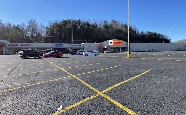 Pictures of Retail property located at 344 N Mayo Plaza, Paintsville, KY 41240 for sales - image #1