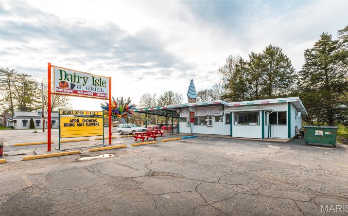 Pictures of Retail, Business for Sale property located at 504 Main St, Steelville, MO 65565 for sales - image #1