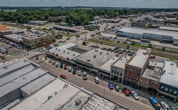 Pictures of Special Purpose property located at 112 W Commercial Street, Lebanon, MO 65536 for sales - image #1