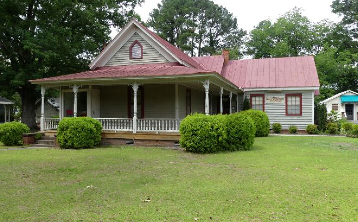 Pictures of Mixed Use, Retail property located at 2707 Royall Ave, Goldsboro, NC 27534 for sales - image #1