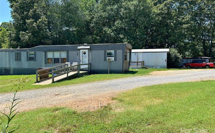 Pictures of Multifamily property located at 301-305 Turner Street, Lincolnton, NC 28092 for sales - image #1