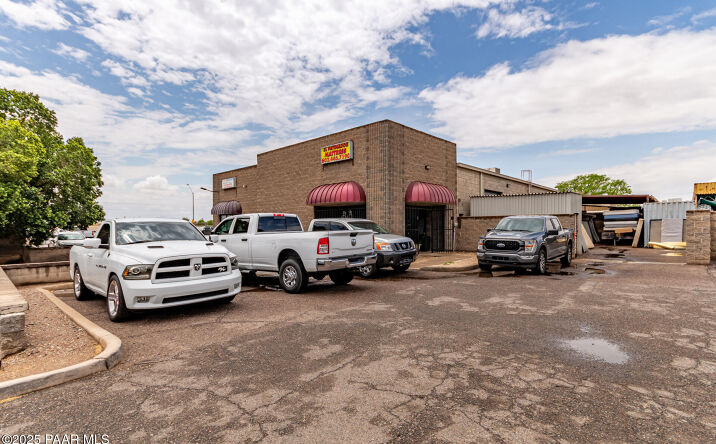 Pictures of Industrial, Retail, Self Storage, Office property located at 6016 N 57th Avenue, Glendale, AZ 85301 for sales - image #1
