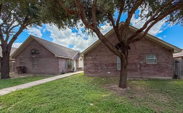 Pictures of Multifamily property located at 1619 Tampa Street, Edinburg, TX 78541 for sales - image #1