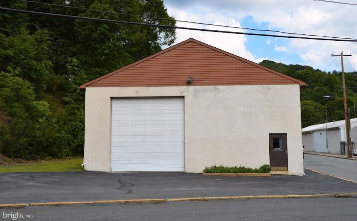 Pictures of Retail, Office, Industrial property located at 700 N Centre St, Pottsville, PA 17901 for sales - image #1