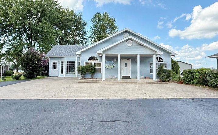 Pictures of Retail property located at 703 E Hospital Road, El Dorado Springs, MO 64744 for sales - image #1