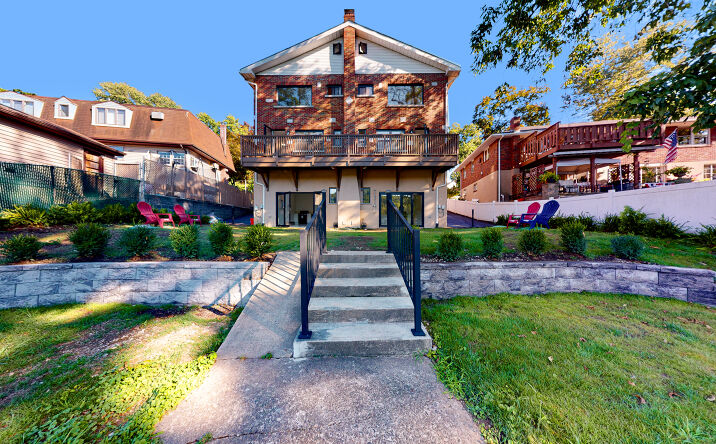 Pictures of Multifamily property located at 37 Lakeshore Dr, Oakland, NJ 07436 for sales - image #1