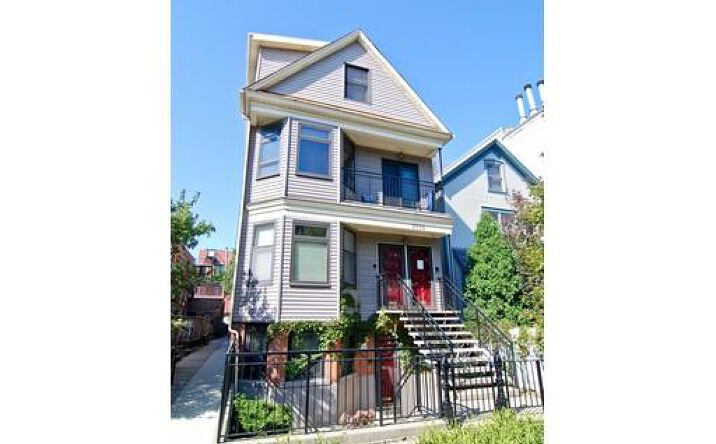 image of property at 2706 N WAYNE AVE Chicago IL 60614-2619