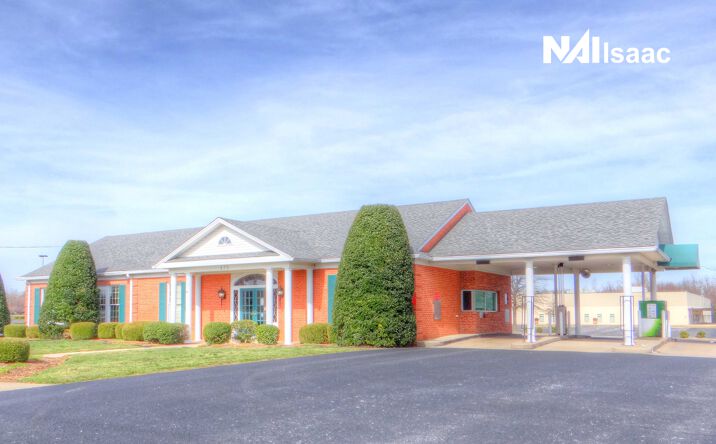 Pictures of Retail property located at 475 W Lincoln Trail Blvd, Radcliff, KY 40160 for comps - image #1
