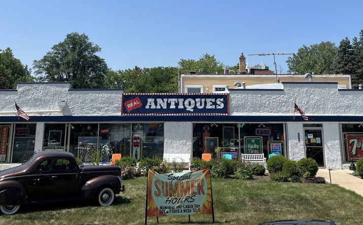 Pictures of Mixed Use, Retail property located at 890 Lake Avenue, Woodstock, IL 60098 for sales - image #1