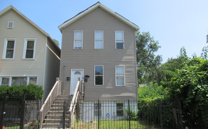 Pictures of Multifamily property located at 7533 S Dorchester Avenue, Chicago, IL 60619 for sales - image #1