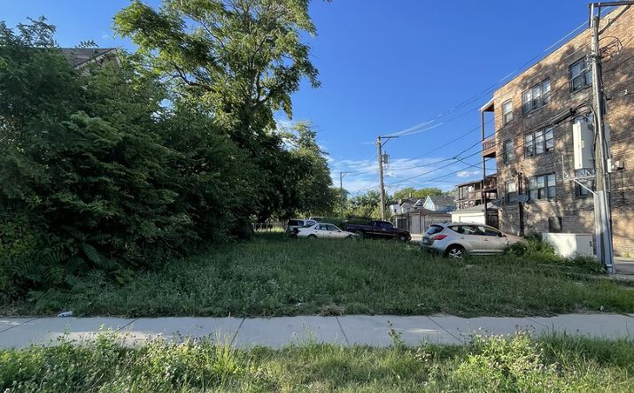 Pictures of Land property located at 5616 W Ohio Street, Chicago, IL 60644 for sales - image #1