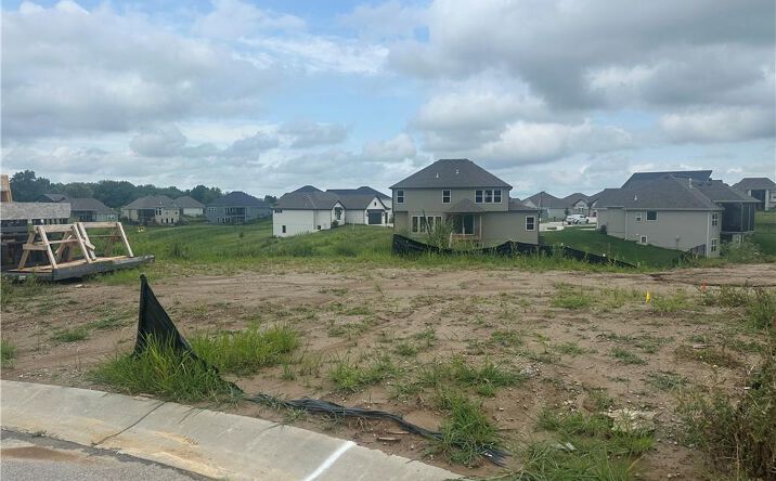 Pictures of Land property located at 7070 NW Yulich Court, Parkville, MO 64152 for sales - image #1