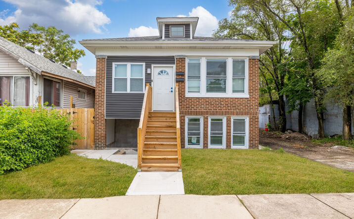 Pictures of Multifamily property located at 1379 Roosevelt Place, Gary, IN 46404 for sales - image #1
