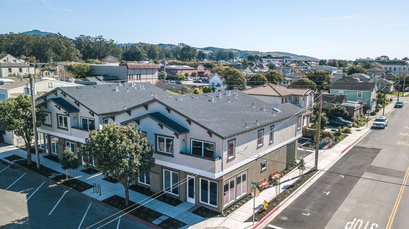 574 Kelly Ave, Half Moon Bay, CA 94019