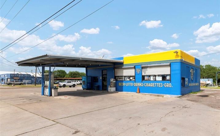 Pictures of Retail property located at 1013 S 7th Street, Raymondville, TX 78580 for sales - image #1