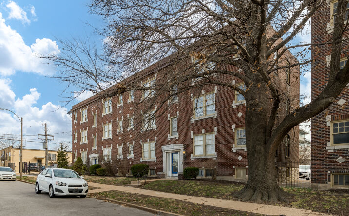 Pictures of Multifamily property located at 1014 Oakview Pl, St. Louis, MO 63110 for sales - image #1