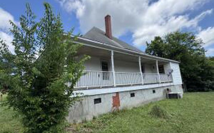 Pictures of Multifamily property located at 304 Oak Street, Mc Cormick, SC 29835 for sales - image #1