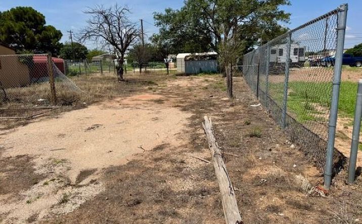 Pictures of Land property located at 402 SE 4th, Seminole, TX 79360 for sales - image #1