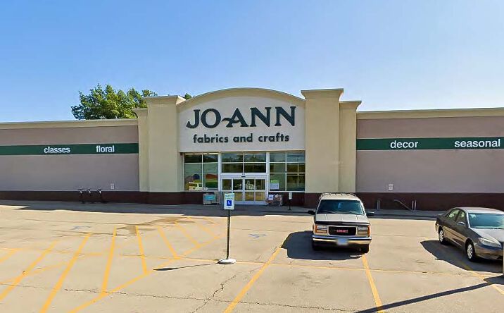 Pictures of Retail property located at 1611 S West Ave, Freeport, IL 61032 for sales - image #1