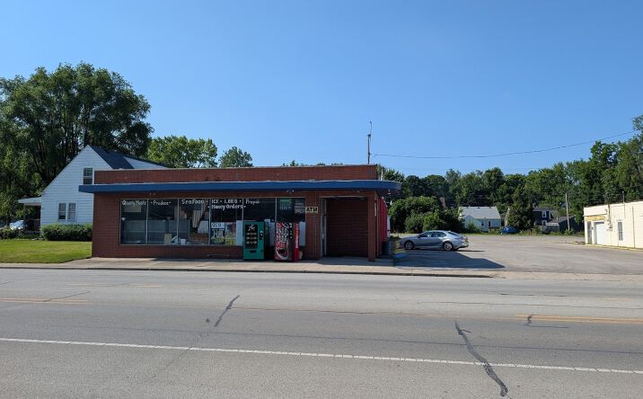 Pictures of Retail property located at 1909 W 8th St, Anderson, IN 46016 for sales - image #1